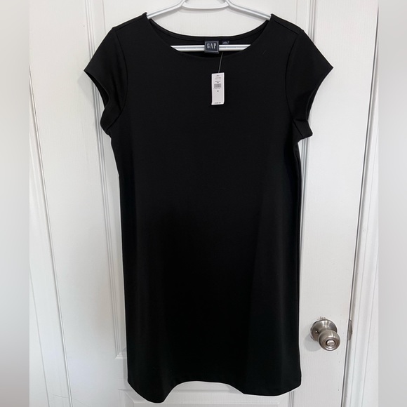 New With Tags. Black short sleeved GAP dress. Perfect condition, never worn. - Picture 1 of 3